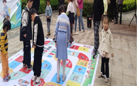 玫瑰城社区开展“童趣飞扬过六一，沙包分类“袋”文明”垃圾分类宣传活动